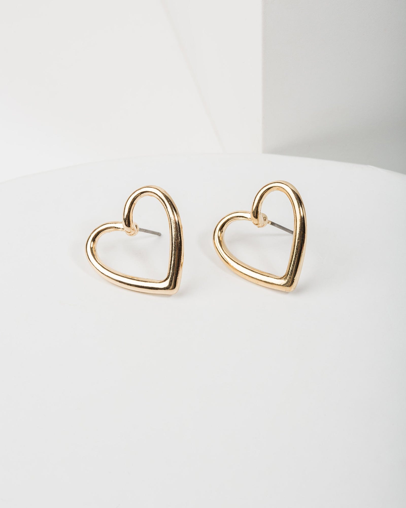 Gold heart deals stud